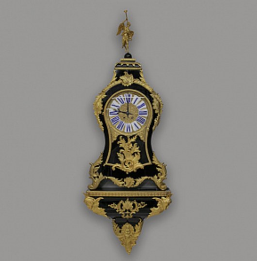 Pendule Boulle noire et dorée surmontée d'un ange