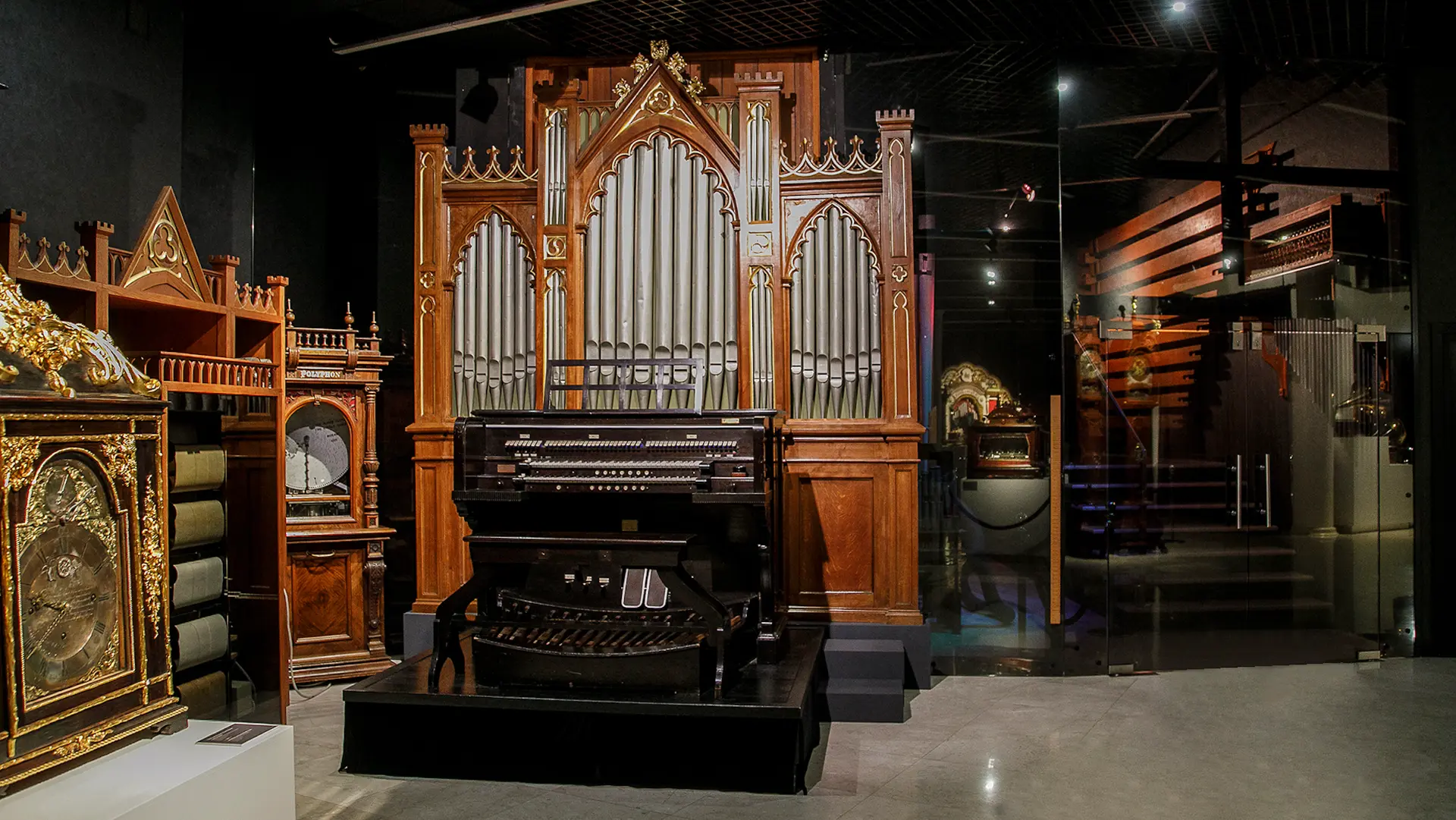 Photographie d’inventaire de l’objet dans la salle d’exposition
